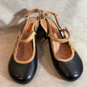 MIZ MOOZ Sz 7.5 Round Toe Leather Two Toned Kitten Heel Slingback Sandals Shoes